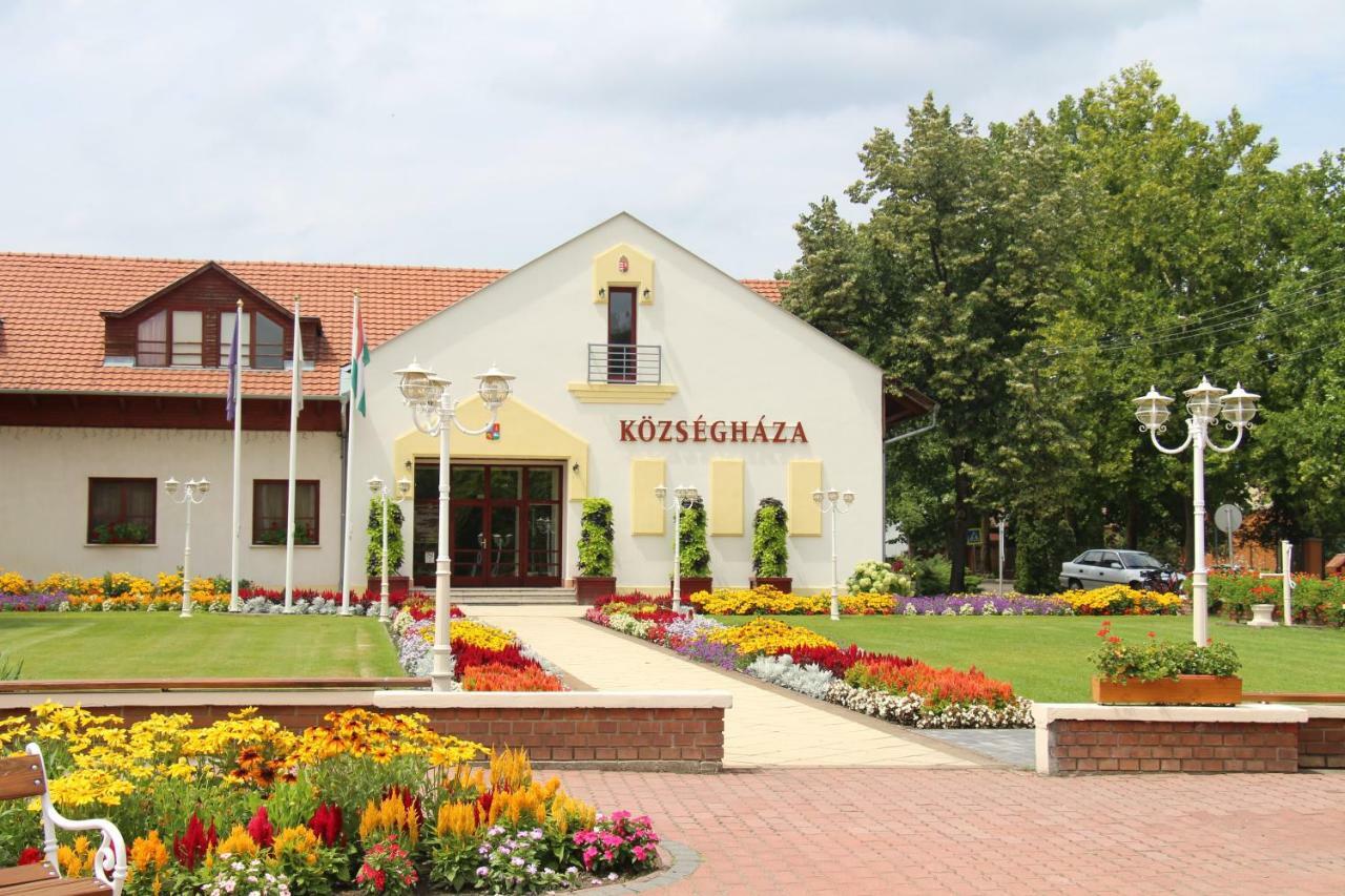 Appartamento Platán Vendégház Csemo Esterno foto