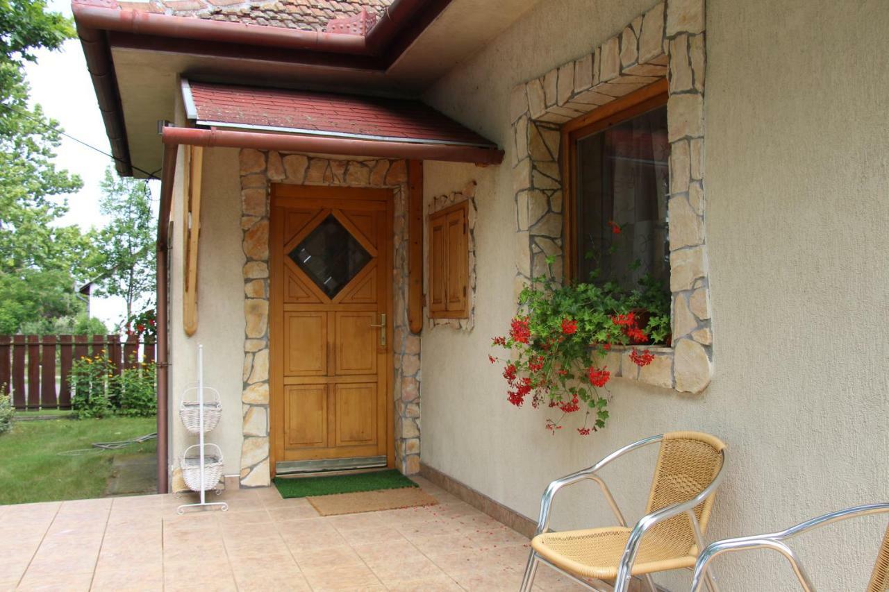 Appartamento Platán Vendégház Csemo Esterno foto