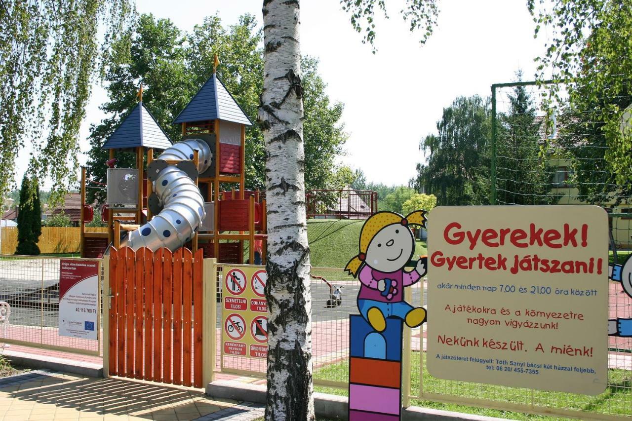 Appartamento Platán Vendégház Csemo Esterno foto