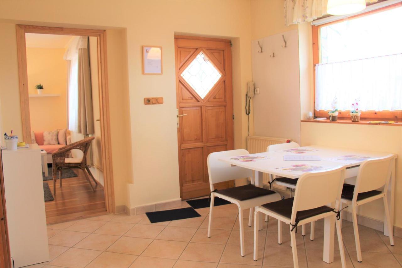 Appartamento Platán Vendégház Csemo Esterno foto